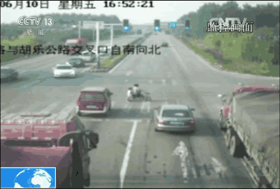 事】惊!南昌一女司机高速公路驾车发生侧翻,这个