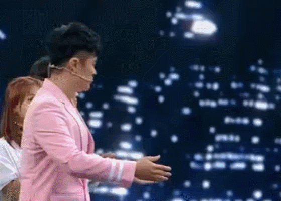 李金铭的突然出现,让现场的观众们,直接高呼,甚至于泪崩.