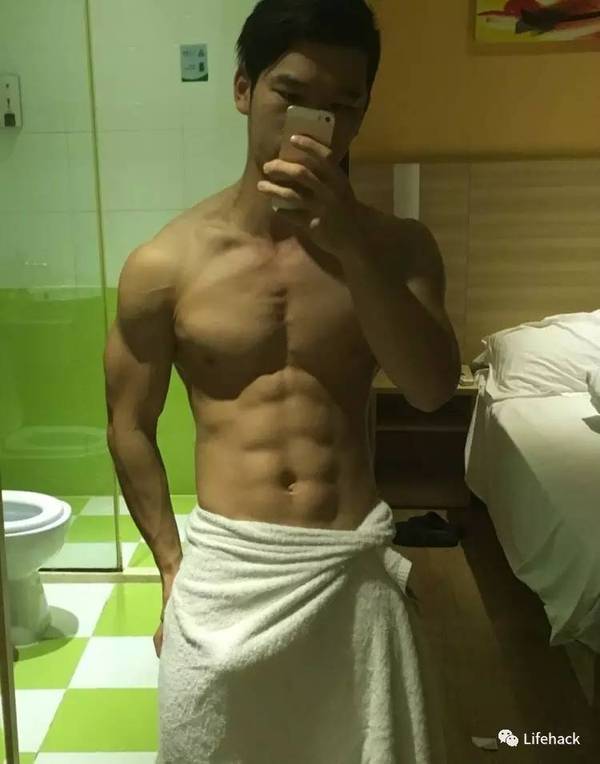 杜蕾斯刚才发了条微博,激怒了全体肌肉男