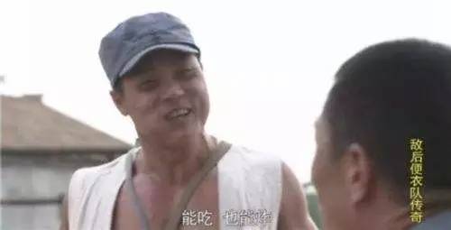 然后他左右开弓,咬一口包子,扔一个,炸一个,再扔一个,再炸一个……