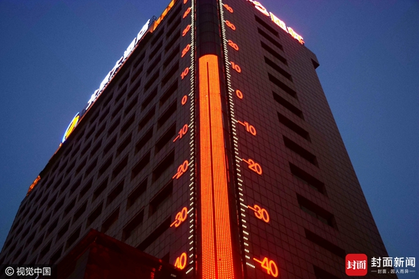 沈阳现15层楼高温度计大楼 可实时显示温度