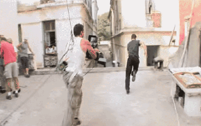 搞笑趣图:到底要不要告诉她,她的裤子红了-笑话频道