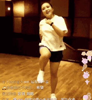 一个女人 要同时兼顾工作和家庭是多么不容易 但是尽管如此 何洁还是