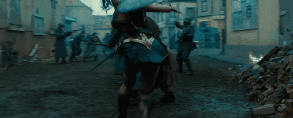 这个片段以神奇女侠,史蒂夫和他们的军队打乱德军阵型,以打倒一些德军