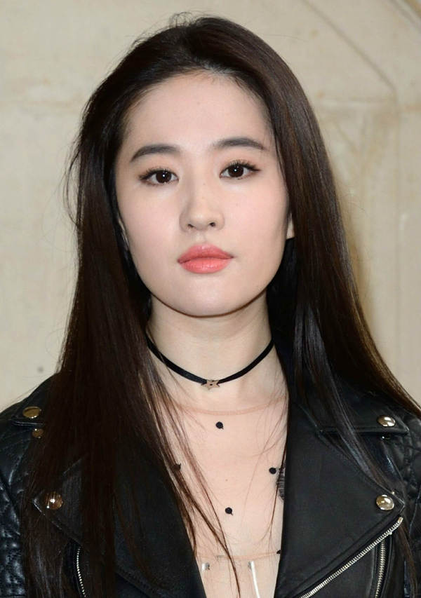 刘亦菲明明又仙又美!