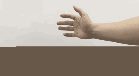 保持这个姿势几秒钟,然后充分伸展手指.