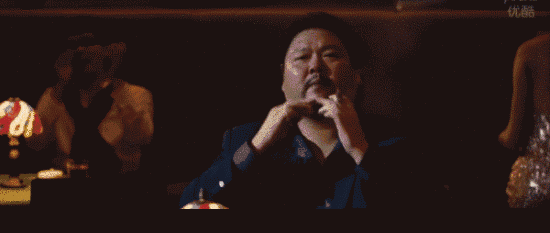 给我一个吻可以不可以,飞吻也没关系我一样心感激 有武器还有妹子