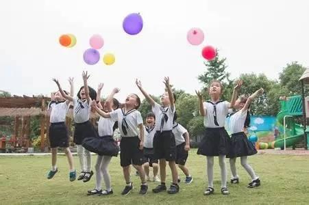 幼儿园毕业照玩出新花样!老师和孩子们也太会玩了