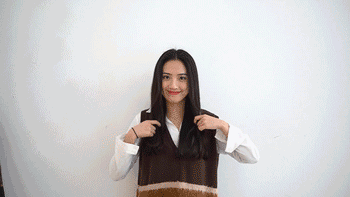 小姐姐别打我,以后都这样帮你拍照!