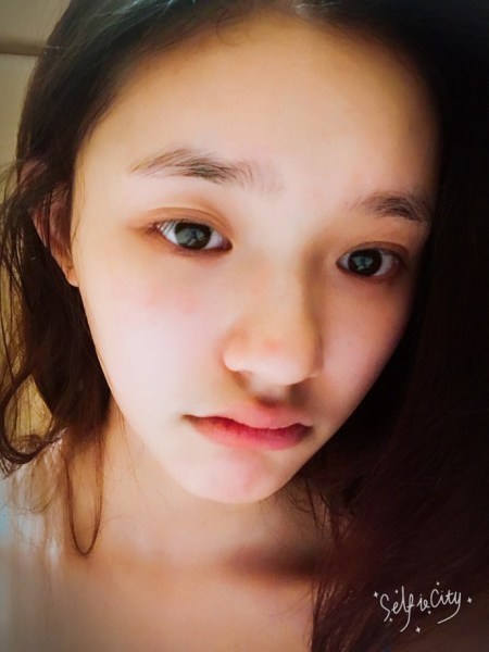 林允晒素颜照