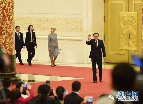 "女神"翻译张璐:如果多给我一秒,都能翻译得更好