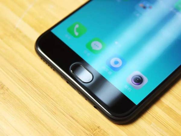 手机充电发热很烫什么原因 a9ivk43848342451636.jpeg