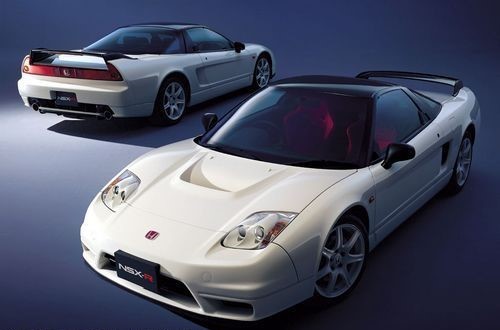 2002年,nsx-r(na2)横空出世,本田对新款的nsx-r进行了全面升级.