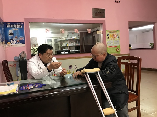 "最牛乞丐"夏海波已娶妻生子 生活艰难无钱治病