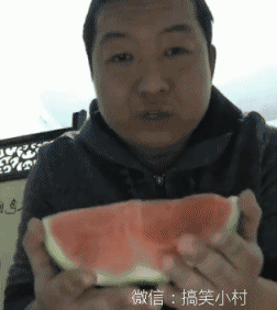 大哥你这吃法太疯狂,看得我都不会吃西瓜了