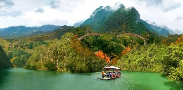 旅游咨询电话: 0771-6522230 地址: 隆安县布泉乡龙礼村 龙虎山景区