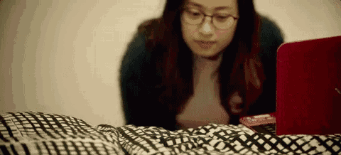 微信有时是个时间黑洞,把原本应该留给情侣间相处的时间一点一点侵蚀