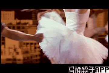 今日爆笑gif:嘿嘿,这种换衣方式很省时间啊