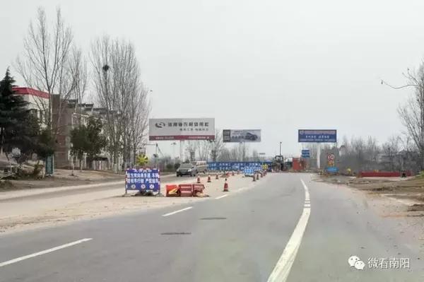 南邓公路潦河大桥停工便道坑洼!群众询问何时通车