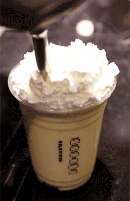 极品榴莲奶霜系列, 宇治抹茶系列,日月潭奶茶系列 和现磨咖啡可可,冰