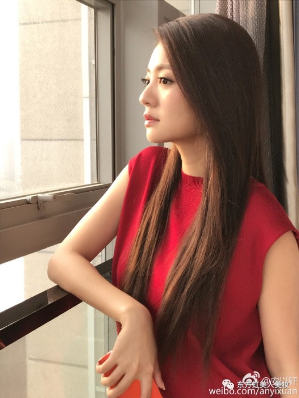 和邓超林俊杰传过绯闻的安以轩结婚啦!她真不好看
