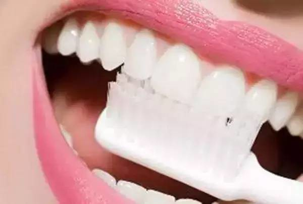 怎么坚固牙齿最好 a9cdnu8280695696296.jpg