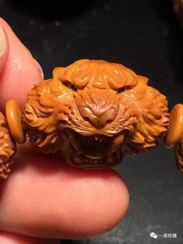 苏州核雕艺人—现代核雕惊人之作!