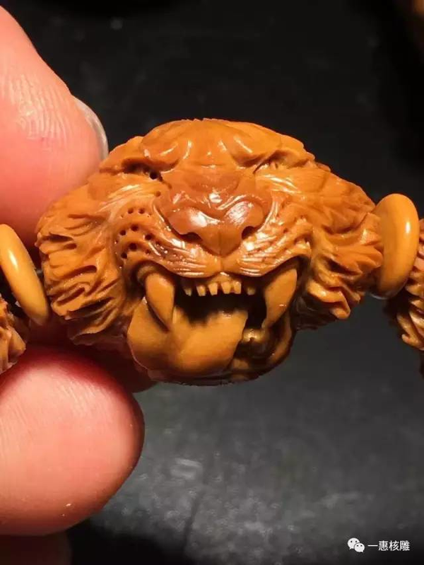 苏州核雕艺人—现代核雕惊人之作!