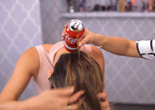 第四步:用清水将头发冲洗干净后吹干就好啦~用啤酒洗过后,吹干会更快