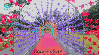 世界那么大,我想带你去看风车长廊 一起看风中转动的风车 风车转,情