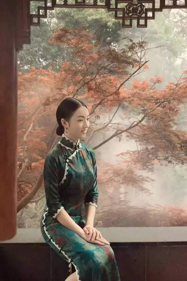 3个版本的《女人花》配高清旗袍照,倾国倾城的美!
