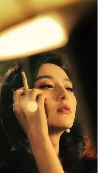 女明星谁抽烟最贵 a60caz6796156439927.jpg