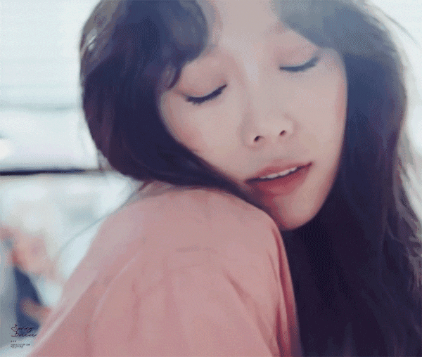 泰妍的威严!来欣赏欣赏女王主打曲《fine》mv动图