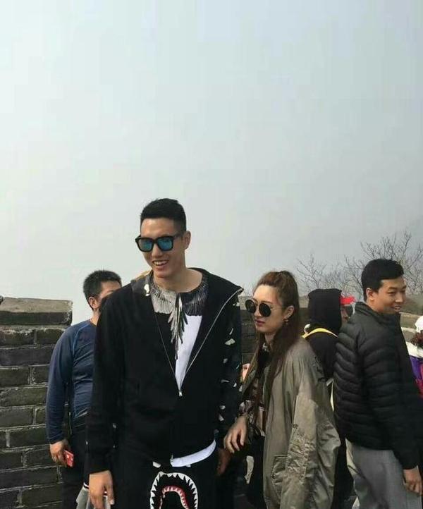 祝福!翟晓川向女友求婚成功并拍婚纱照