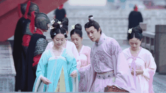 《班淑传奇》景甜剧照 秦俊杰与舒畅组成的檀木夫妇,演技炸裂,观众也