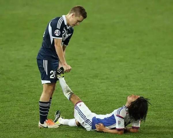 你真的知道抽筋后应该帮队友按哪个部位吗?