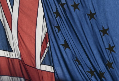 2016年6月23日,英国举行脱欧公投。投票结果显示,51,9%的英国人投票支持脱欧。