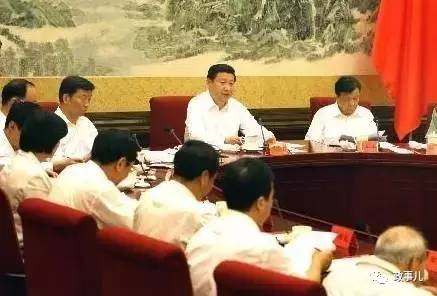 徐强回忆,当时习近平在座谈会上强调:一个基层党组织就是一个战斗堡垒,一名优秀共产党员就是一面闪光旗帜。