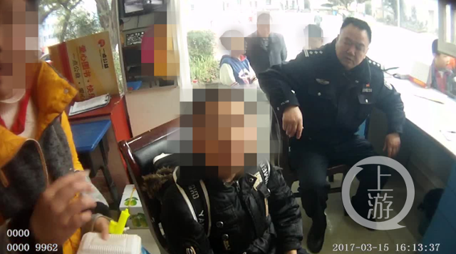 在现实生活中,孩子之间发生争吵和纠纷,是人生成长路上的必要阶段。在此过程中,家长应该努力疏导,帮助孩子建立正确的人生观和良好人际关系。但是,住在黄桷坪的赵某,却因为女儿与同学发生口角被提及其过世的妻子,愤然出手帮女儿出气。