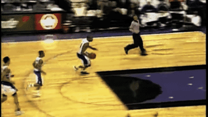 卡特的大风车堪称nba一绝,许多扣将能做出这种高难度动作,却无法做出