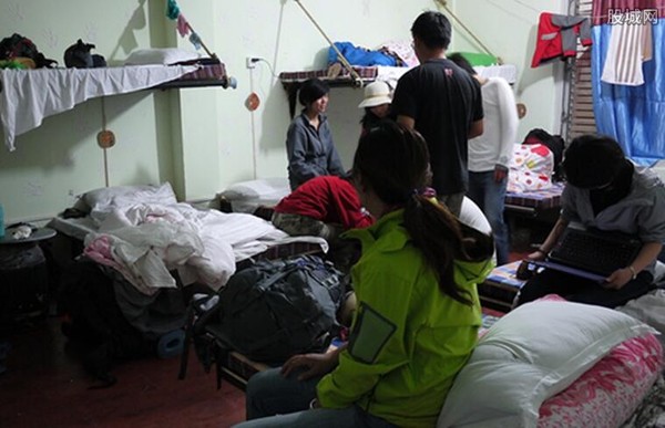 诸如原因多是比如穷游男女混住成为了混乱的代名词,川藏线女游客搭车