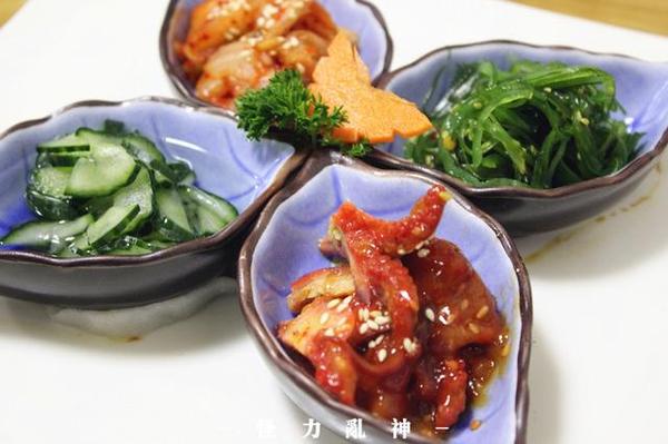 【凉菜四小碟】日料常见的开胃小菜,喜欢海草脆脆的口感.