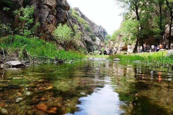 水泉沟是位于怀柔区,昌平区和延庆区交界处的一条小型峡谷,高崖陡峻