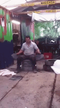 刚交不久的女朋友是三胞胎,上面一个姐姐下面一个妹妹,她行二,俩姨子