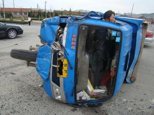 不是我不厚道 而是奇葩车祸太搞笑