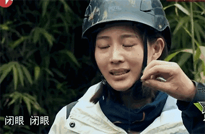 她生吞蜈蚣,去西藏转山,南非蹦极,35岁十年容貌未变,把疯狂青春当一