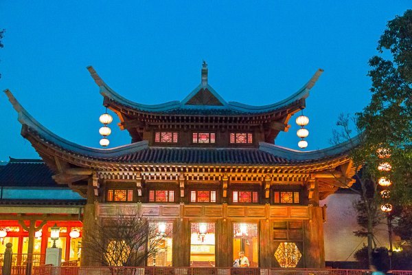 漫月轩,据说灵感来自漫游大好河山的中国诗人们,中式美食诱惑.