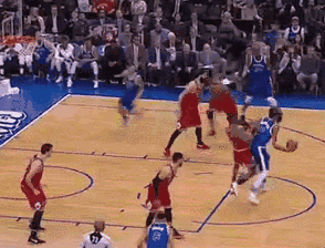 洛佩兹和伊巴卡都打起来了,篮球场竟变成擂台?-体育