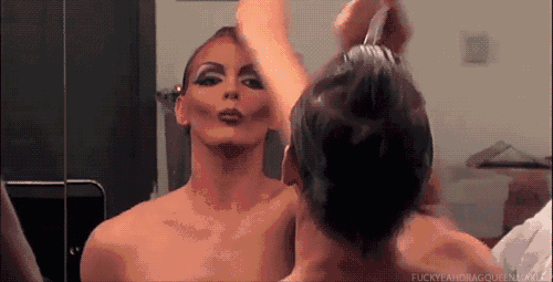 canmake家也有双色修容,但个人觉得这款高光比双色好用多了~非常显色