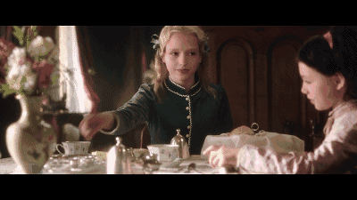 可是,欢快的时光总是那么地短暂,狠心丢掉海蒂的姨妈在爷爷不留意的